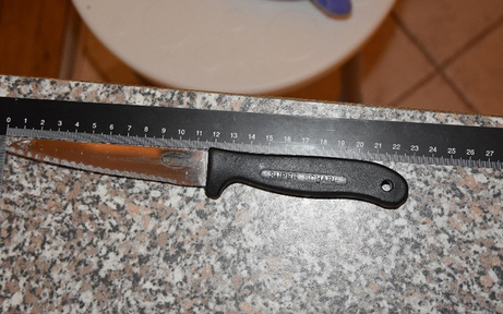 39-Jährige wehrt sich mit Messer gegen Einbrecher