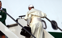 Was ist in der Papst-Tasche?