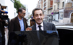 Sarkozy entgeht Prozess und schielt auf Comeback