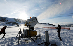 Skifahrer stirbt bei Sturz gegen Schneekanone
