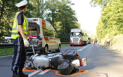 Crashs: 4 Motorradfahrer verletzt