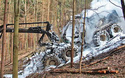 400.000 Euro teures Forstfahrzeug abgebrannt