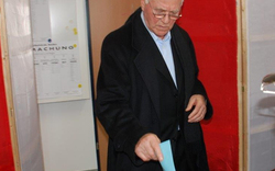 Stronach wählte in Oberwaltersdorf