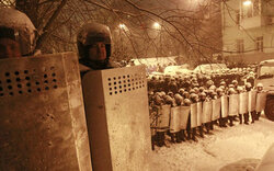 Maskierte stürmen Zentrale von Timoschenko-Partei