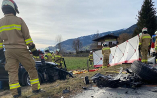 Drei Verletzte bei Frontal-Crash in Salzburg