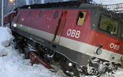 Lok entgleist: Drei Verletzte bei Zug-Crash 